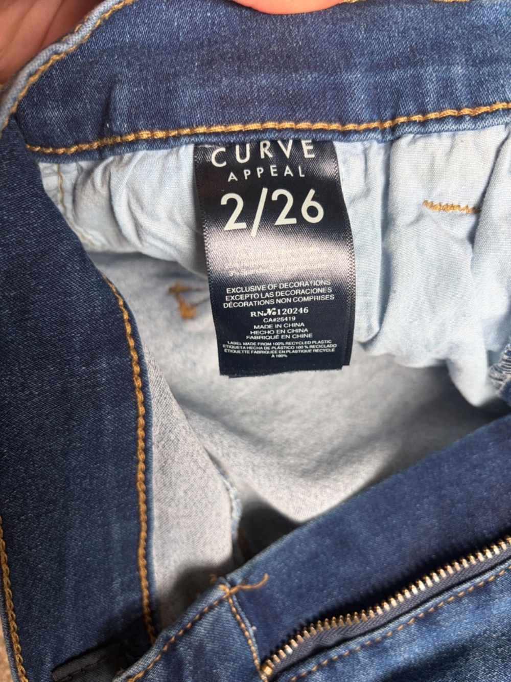 Women Curve Jeans - Picture 3 of 4
